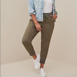 CLASSIC FIT JOGGER STRETCH POPLIN MID-RISE PANT